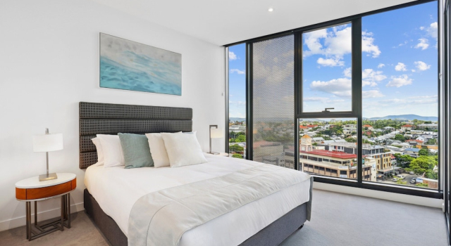 Chic 1-bedroom Apartment With Pool
