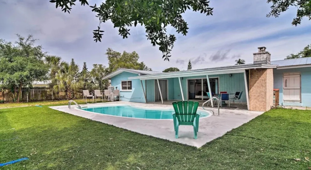 Sarasota Home w/ Large Backyard & Water Access, Забронировать Отель Отели Брейдентон 3 звезды, 3*