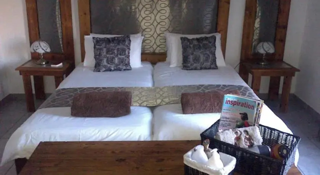 On The Wheel Guesthouse, Забронировать Мини-отель Мотели городского района Претория - Tshwane, Мотель