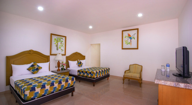 Hotel Embajadores, Prenota Hotel Hotel a Yucatán con piscina, Piscina