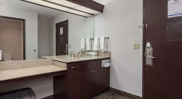 Четырёхместный номер Deluxe Shilo Inn Suites Hotel - Idaho Falls