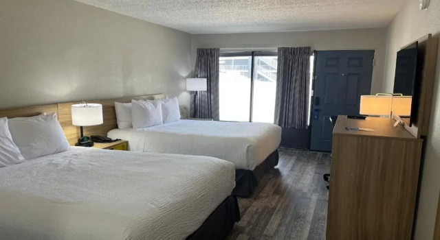 Days Inn by Wyndham Branson Ozarks, Забронировать Отель Отели Table Rock Lake с парковкой, Парковка
