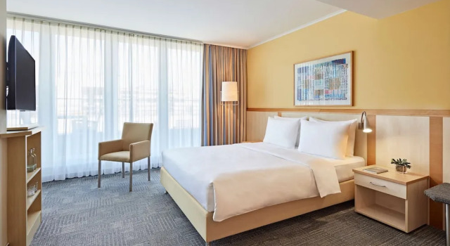 Двухместный номер Deluxe с балконом Lindner Hotel Cologne Am Dom, part of JdV by Hyatt