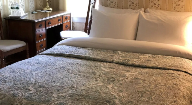 Четырёхместный номер Standard Spring Hill Inn