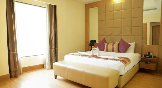Golden Tulip, Забронировать Отель Чхатарпур Нью-Дели