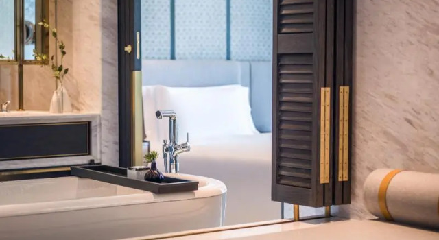 Двухместный люкс с балконом Hoiana Hotel & Suites