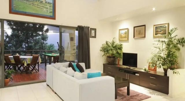 Hilltop Views, Book Hotel Cannonvale 