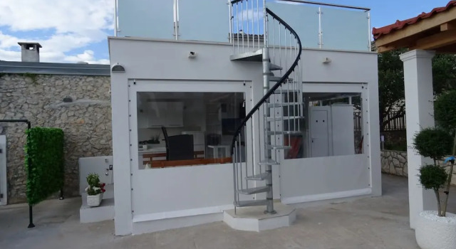 House Tihomir