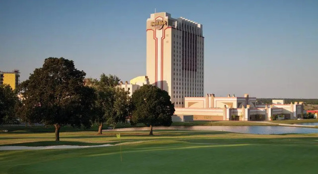 Люкс Deluxe Hard Rock Hotel and Casino Tulsa