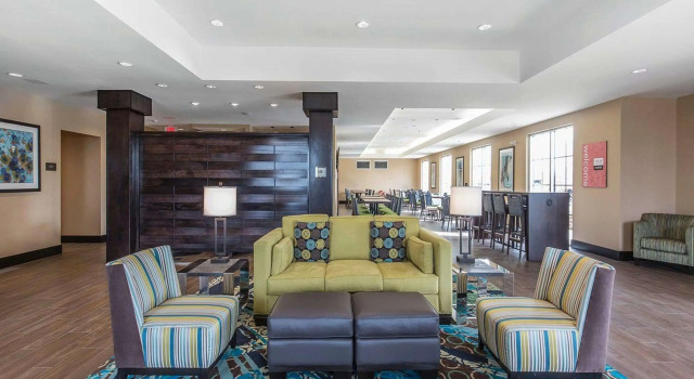 Comfort Inn & Suites Airport North