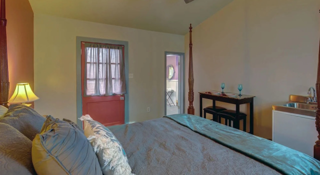 Двухместный люкс Luxury с балконом Carlisle Garden Suites