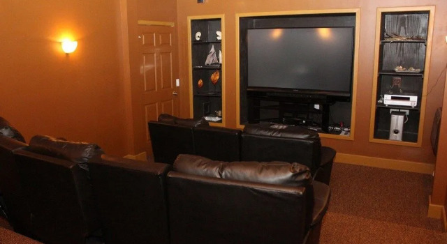 Cabaret III - 6 Br Home