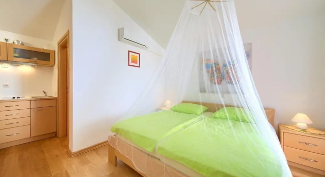 Apartment Vjeko, Prenota Appartamento Hotel a Isole Quarnerine con parcheggio, Parcheggio