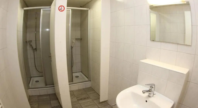 Кровать в общем номере Bern Backpackers Hotel Glocke