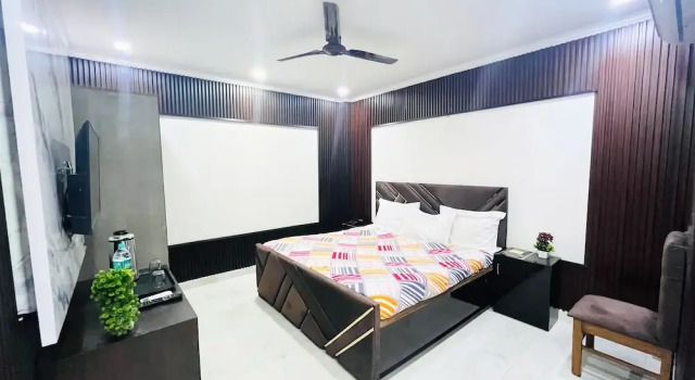 Roomshala Hotel Tom & Jerry