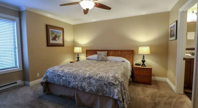 Horizons 4 165 Updated Condo, Walk to Town, On Shuttle Route to Lodges by RedAwning
