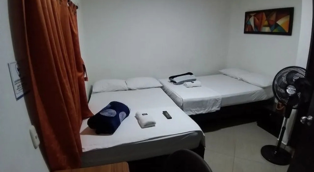 Hotel Laureles Home, Забронировать Гостевой дом Отели Медельин с парковкой, рядом с Парк Белен, Парковка