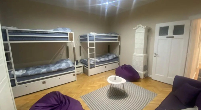 Кровать в общем номере с балконом FG Boutique Hostel