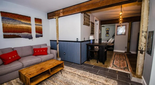 Люкс Deluxe Tobacco Warehouse Inn