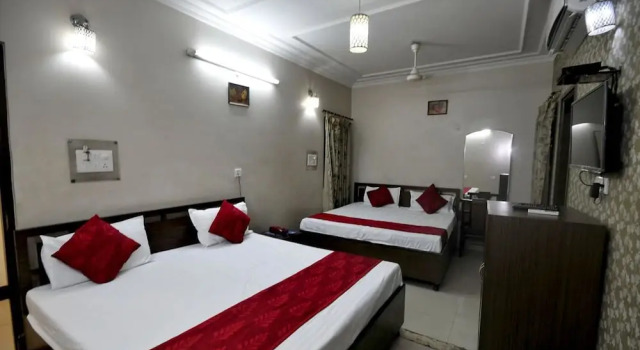 Четырёхместный семейный номер Standard Hotel New SS Residency