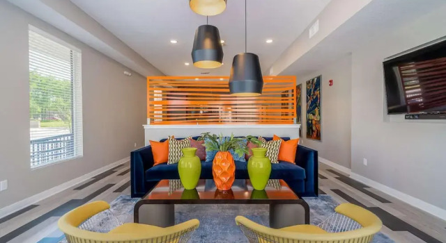 Des Moines Executive 1BD 1BA Downtown Apartment, Забронировать Апартаменты/квартира Де-Мойн Айова, рядом с UnityPoint Health - Iowa Lutheran Hospital