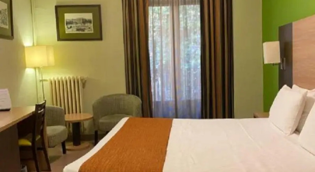 Двухместный номер Standard с балконом Hostal Ballesta