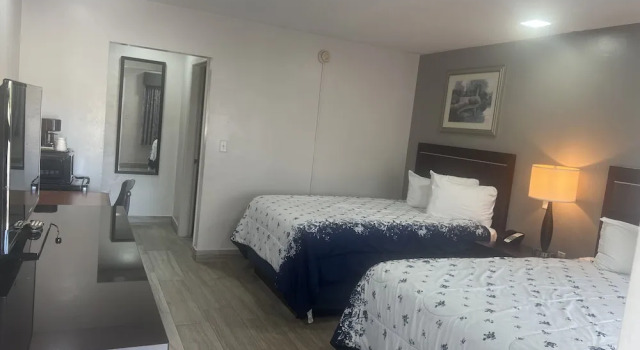 Четырёхместный номер Classic Flamingo Inn