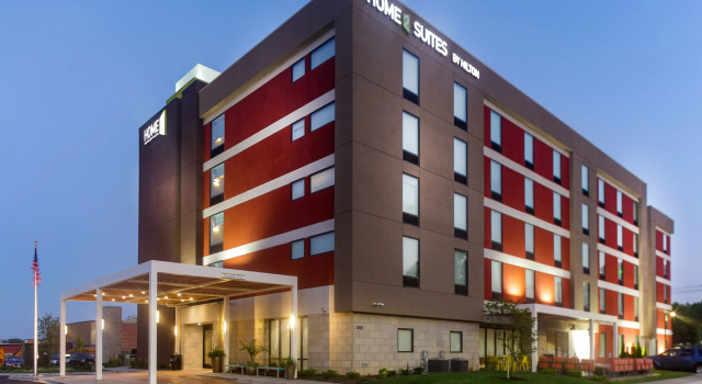 Home2 Suites By Hilton Louisville Airport Expo Center, Boek Hotel Hotels in Kentucky met parkeren, Parkeren
