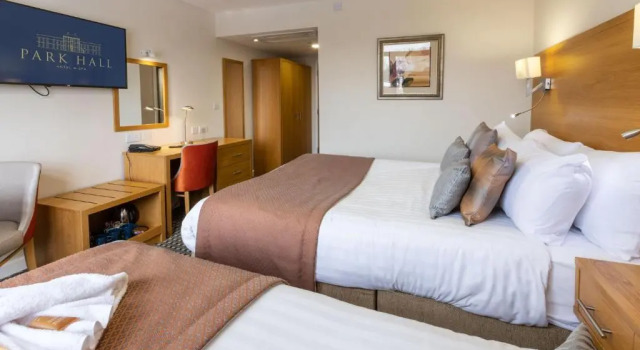 Четырёхместный номер Superior Park Hall Hotel and Spa Wolverhampton