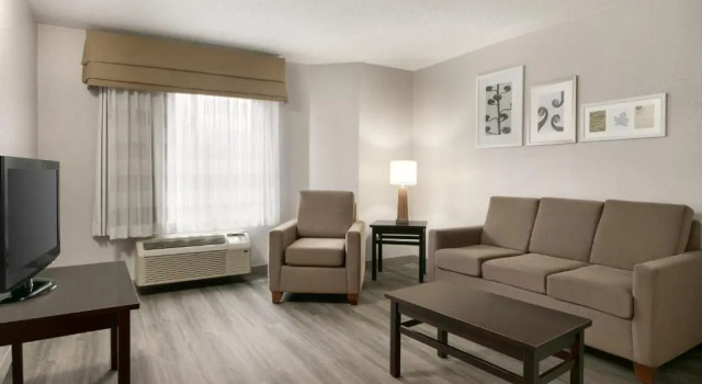 Люкс Country Inn & Suites by Radisson, Roanoke Rapids, NC