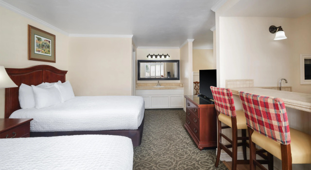 Четырёхместный номер Standard Best Western Country Lane Inn