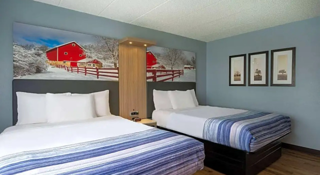Номер Standard AmericInn by Wyndham Eau Claire