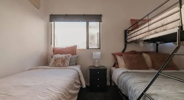 Galaxy 3BR Modern Home with Fireplace Outdoor Spa, Забронировать Курортный отель Курортные отели Лейк-Текапо, Курортный отель