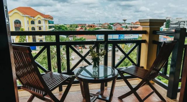 Трёхместный номер Deluxe с балконом Angkor Paradise Hotel