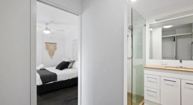 Апартаменты Цокольный этаж с 3 комнатами Narrowneck Court Holiday Apartments