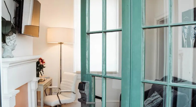 Люкс с 2 комнатами с балконом Royal Frenchmen Hotel and Bar