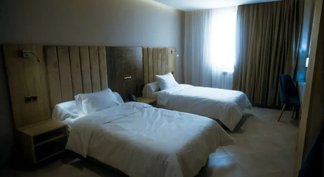 Hôtel Asslouni, Rezerwuj Hotel Hotele w Djelfa Province z parkingiem, Parking