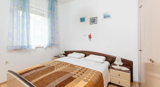 Knez 1 - 50 m From Beach - A3, Забронировать Отель Отели Подстраны с парковкой, рядом с Частный Пляж «Апартментс Лавица Бич Думичич», Парковка
