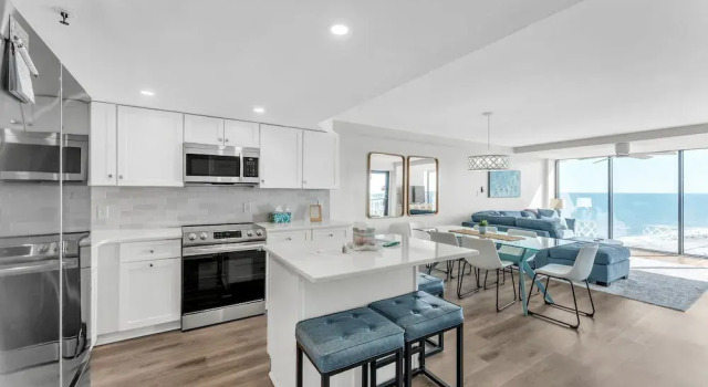 Номер Standard Oceanfront Gem Pool, Balcony, Modern Touch 3 Bedroom Condo