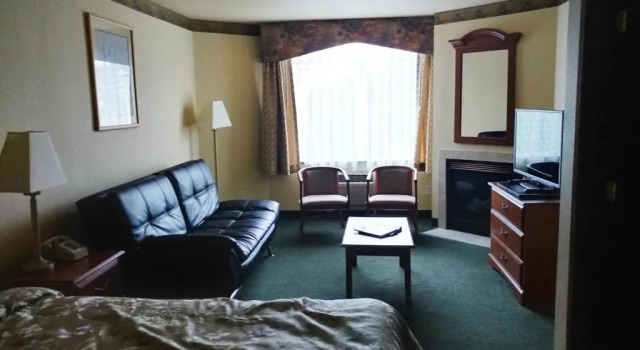 Люкс Palace Inn & Suites