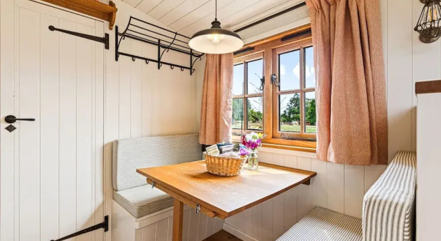 Drovers Hill at Stonor - Quercus - Shepherds hut