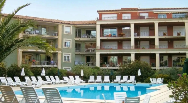 Family Suite With Pool Access, Забронировать Апартаменты/квартира Сент-Максим Mimosa Road