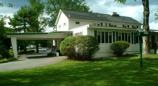 Chestnut Grove Resort, Book Ferieresort Henryville Pennsylvania