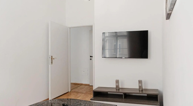 Big Apt in Viennas Center - Perfect for Longstays, Prenota Hotel Vienna Austria