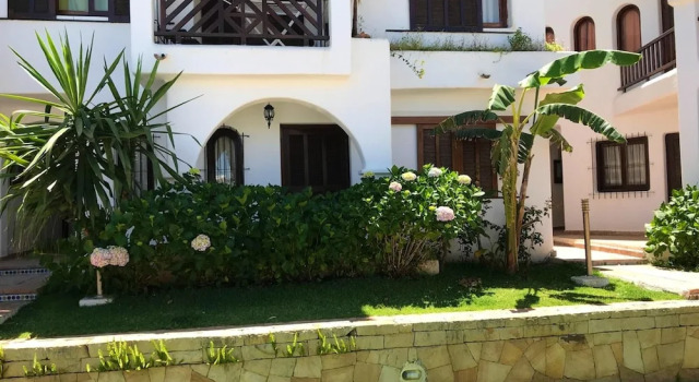 Apartment With 2 Bedrooms in Cabo Negro, With Shared Pool, Furnished Terrace and Wifi - 150 m From the Beach, Rezerwuj Apartament Hotele w Tanger-Tetouan z parkingiem, Parking