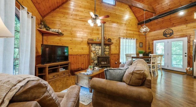 Squatch Watch Lodge 1 Bedroom Cabin, Prenota Casa vacanze Hochatown Oklahoma