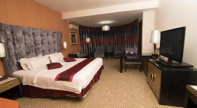 Полулюкс Crown Vista Hotel