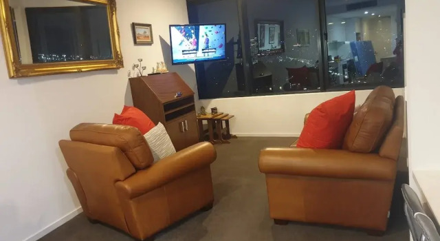 Amazing City Views on 18th Floor With car Park, Book Apartment Melbourne 
