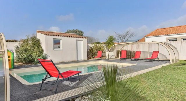 Коттедж Très jolie maison avec piscine sous dôme