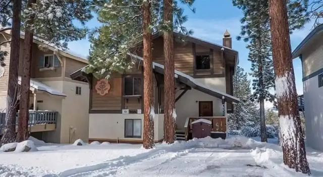 Коттедж 1228 Timber Lane 4 Bedroom Home by RedAwning